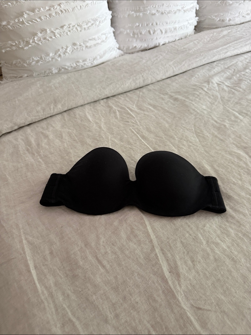 INVISIBLE BY VICTORIA’S SECRET
Lightly Lined Strapless Bra